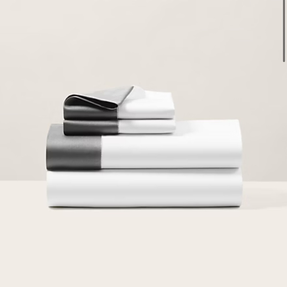 Ralph Lauren Home 
Organic Cotton Sateen Border queen flat sheet
